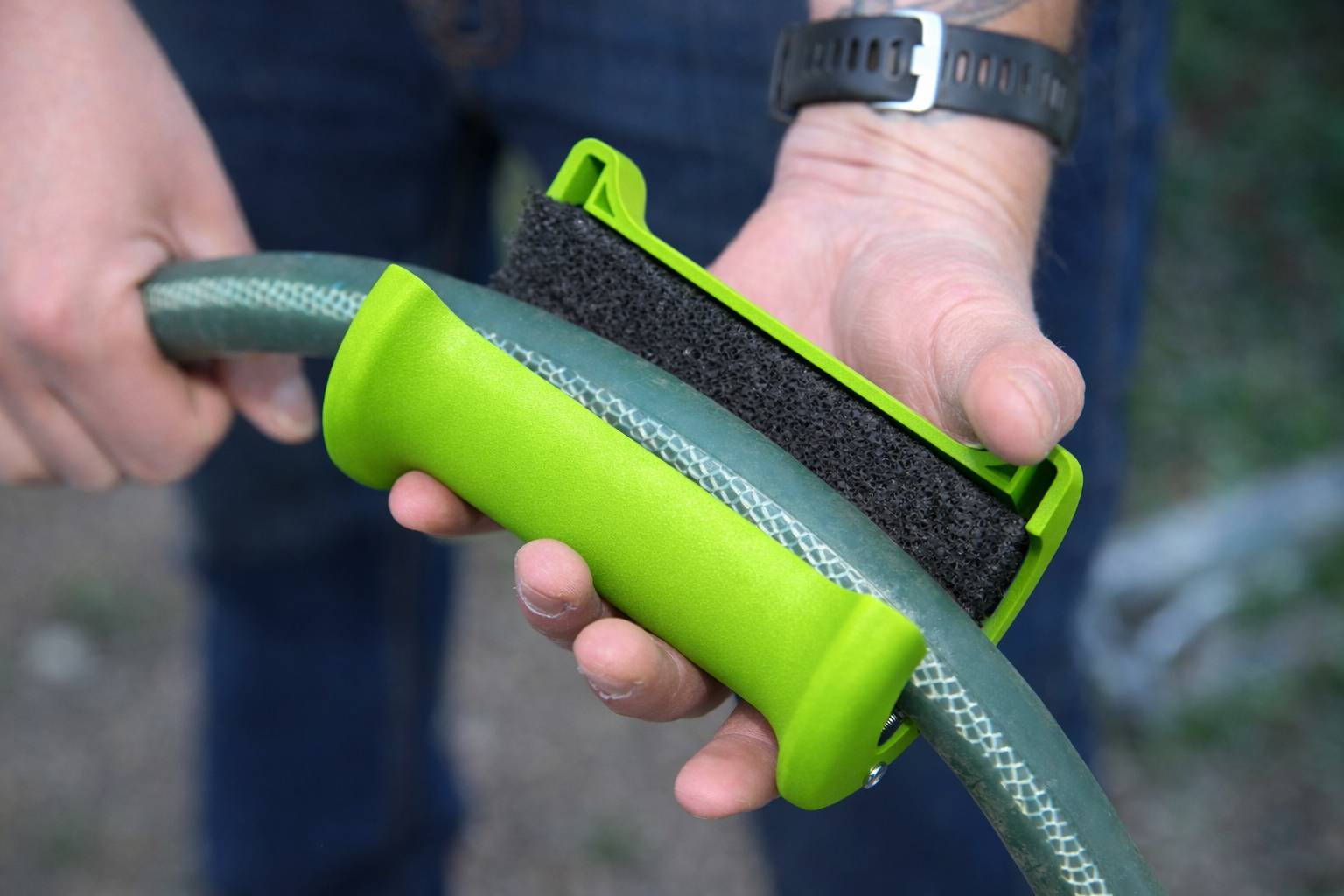 <strong>Fits most standard hoses & cables</strong>